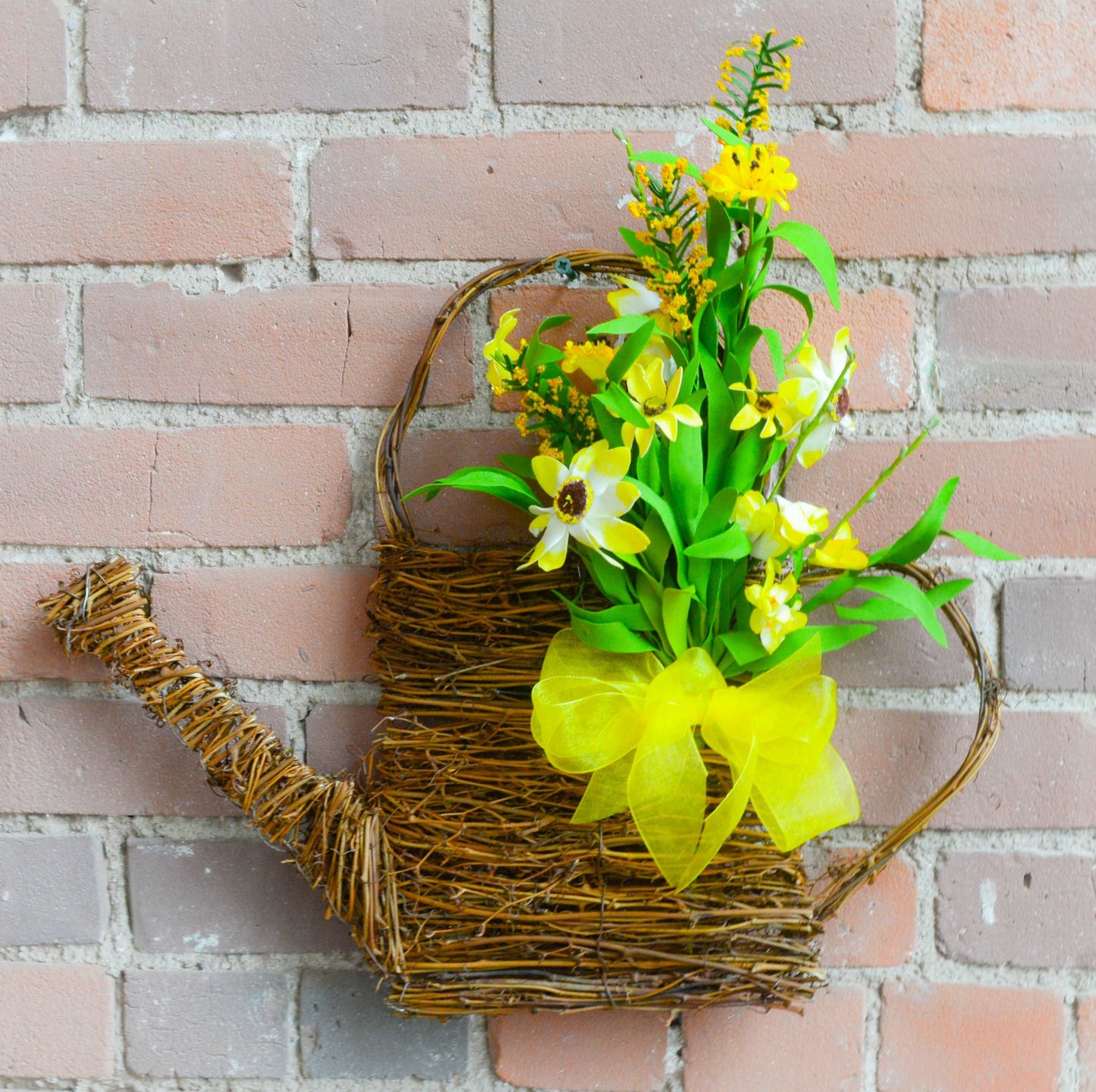 daisy watering can