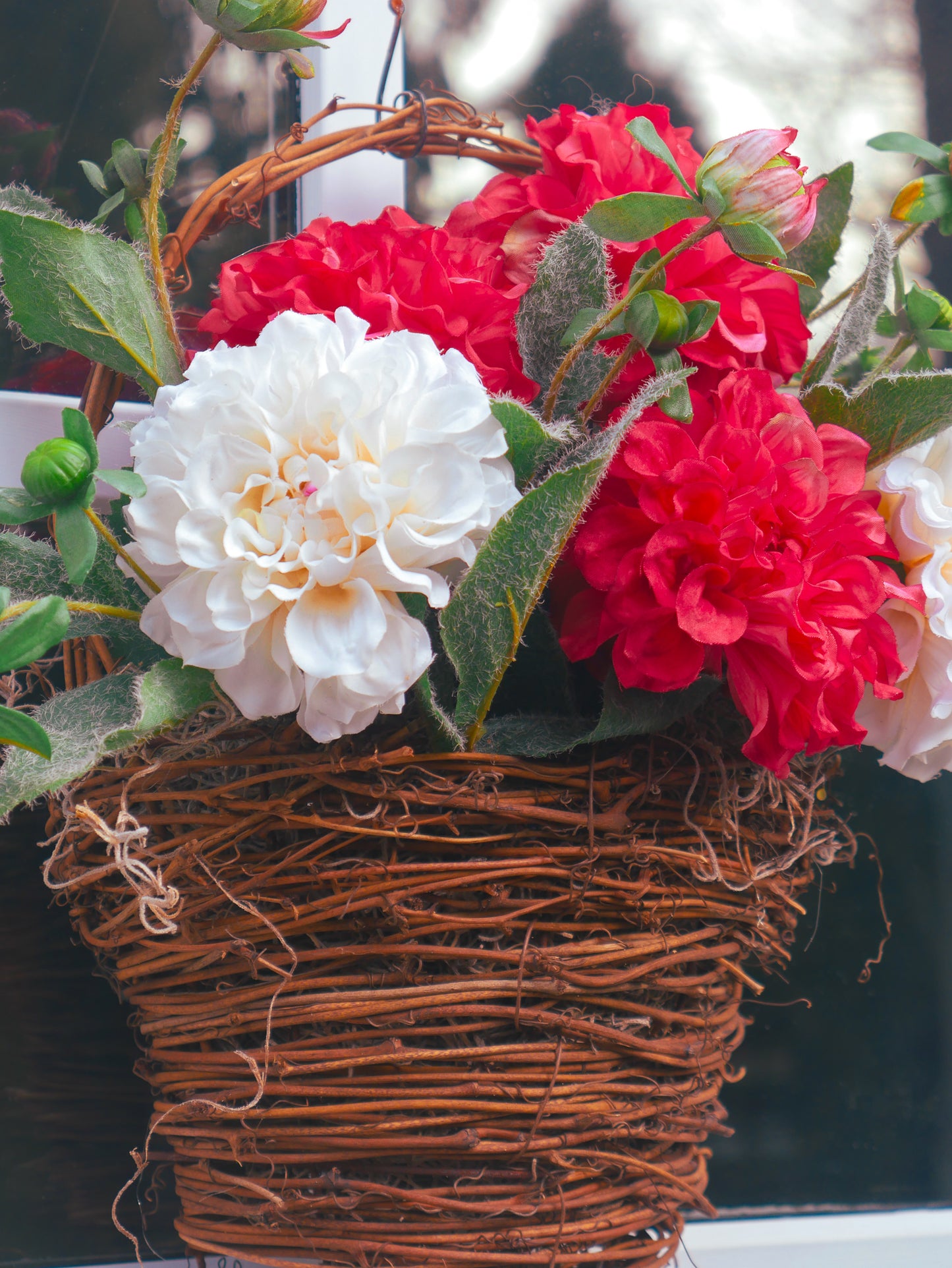 18" Dahlia Wall Basket