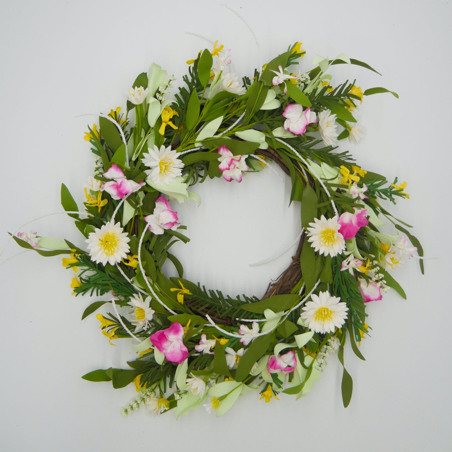 22" White Water Lily, Sweet Pea Wreath