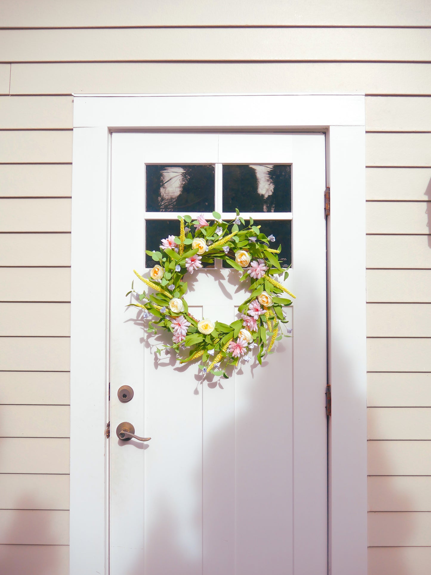 22" Ranunculus, Speedwell Wreath