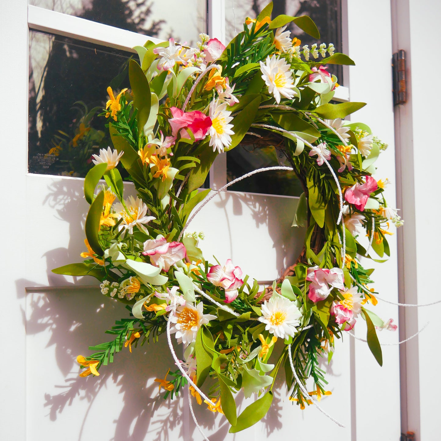 22" White Water Lily, Sweet Pea Wreath