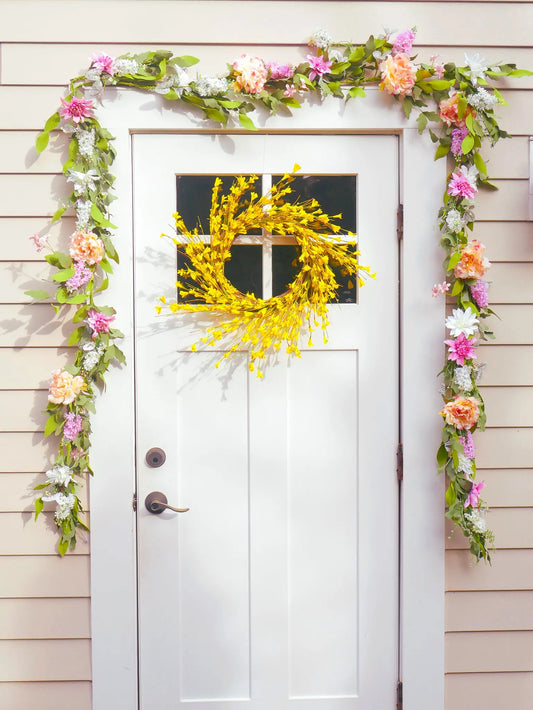 22" Soft Yellow Buttercup Wreath. Floral Living