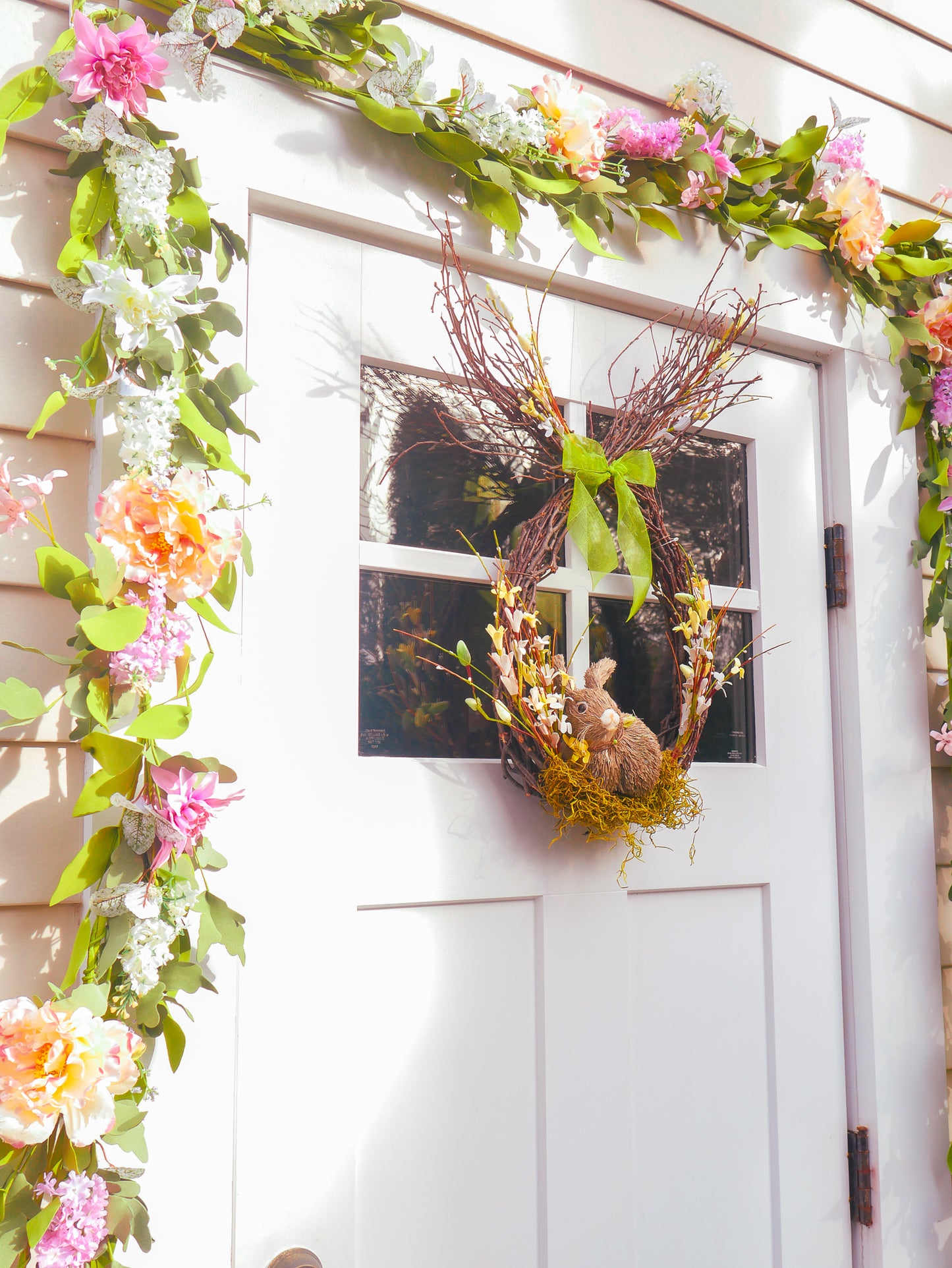 18" Teardrop wreath with brown bunny