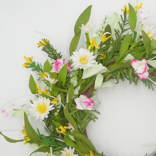 22" White Water Lily, Sweet Pea Wreath